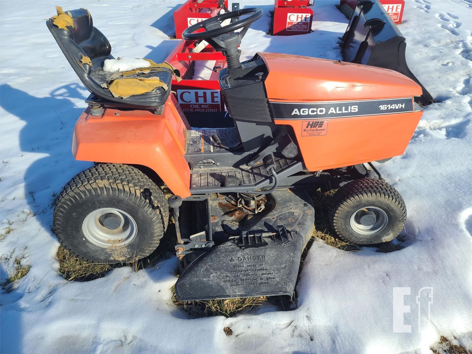AGCO 1614VH Lawn Tractor