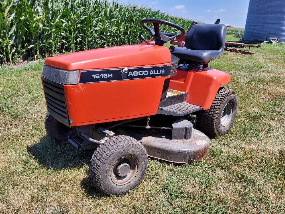 AGCO 1616H Lawn Tractor