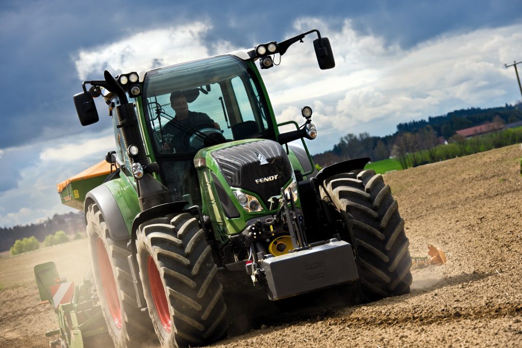 AGCO 2025H Lawn Tractor