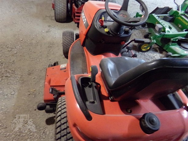 AGCO 2027LC Lawn Tractor