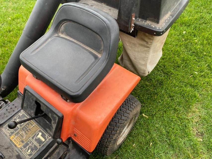 AGCO 512G Lawn Tractor