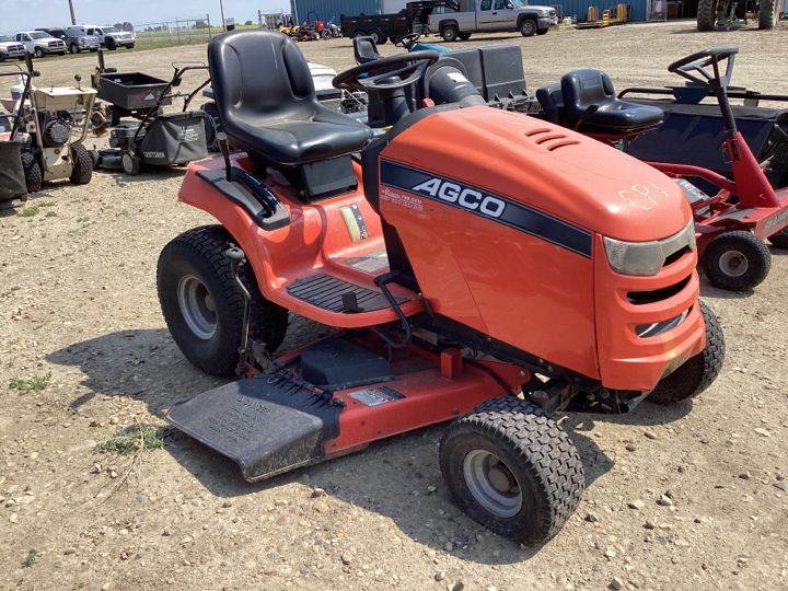 AGCO 524H Lawn Tractor