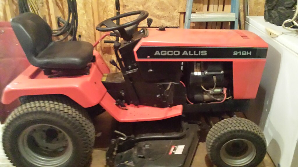 AGCO 918H Lawn Tractor