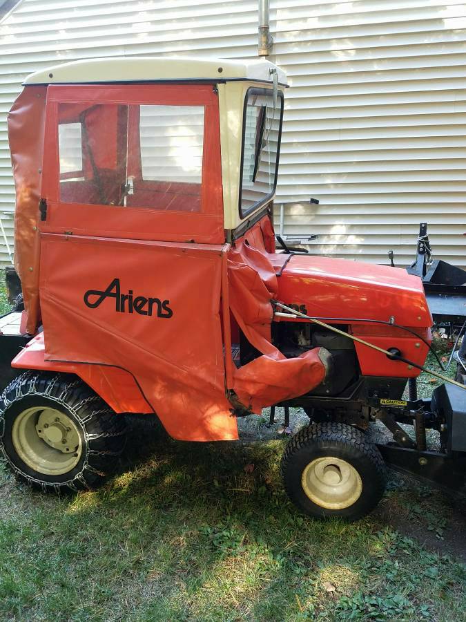 Ariens FM26 Lawn Tractor
