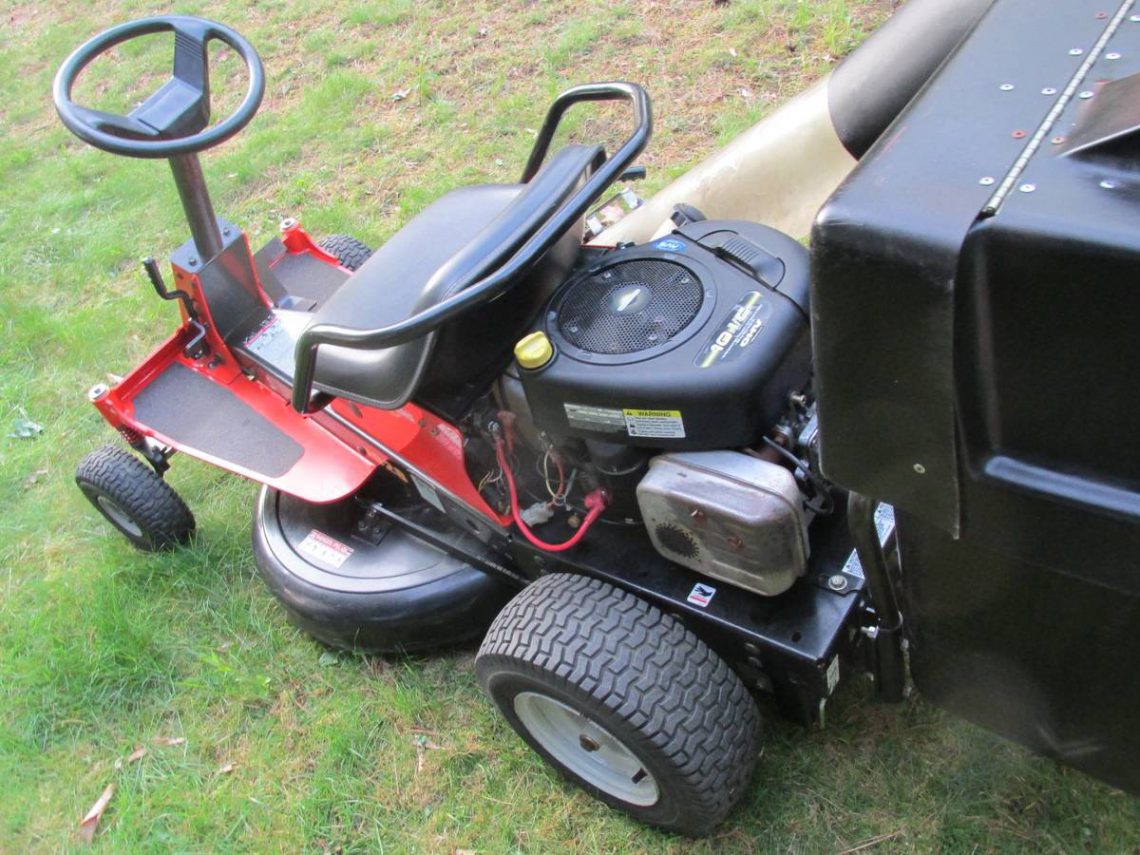 Ariens RM1028 Lawn Tractor