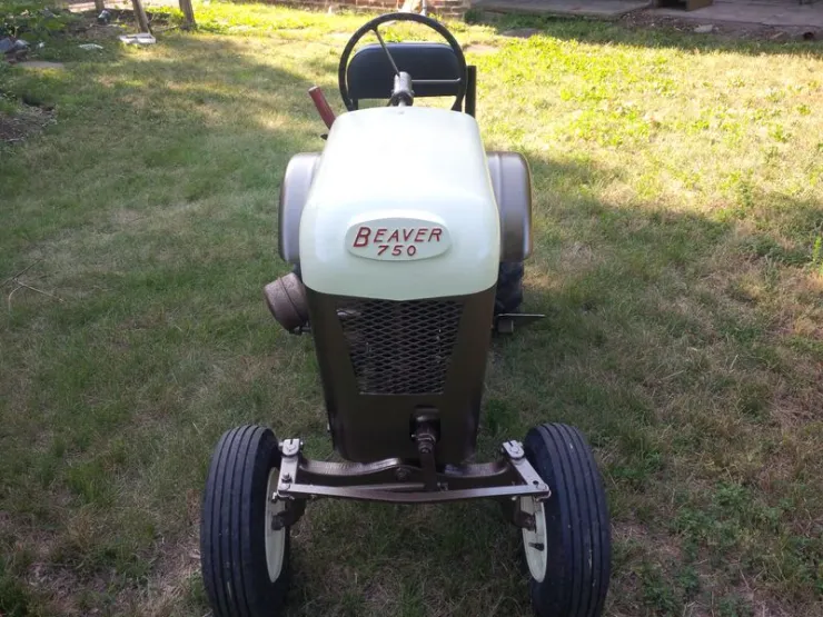 Beaver 750 Lawn Tractor