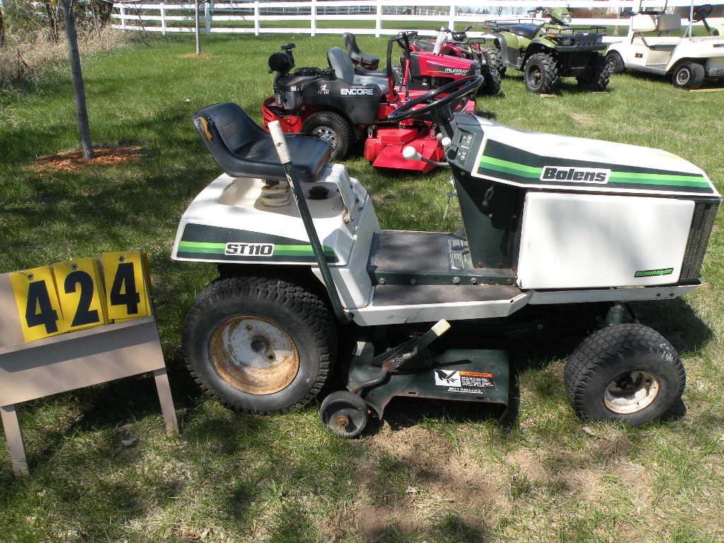 Bolens 3011H ST110 Lawn Tractor