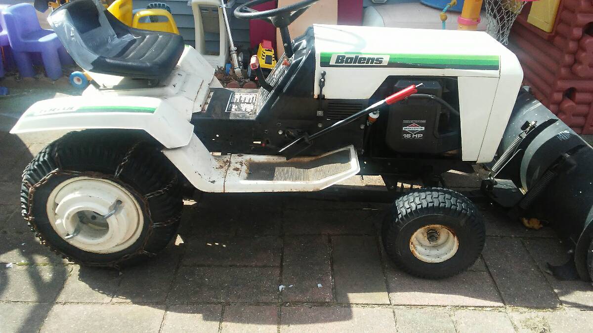 Bolens G16YT 2016G-01 Lawn Tractor