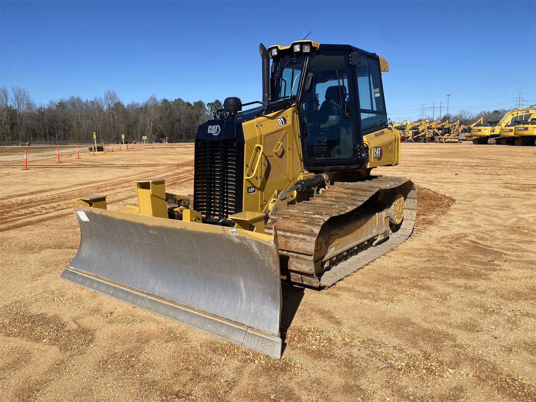 Caterpillar D1 — view 3