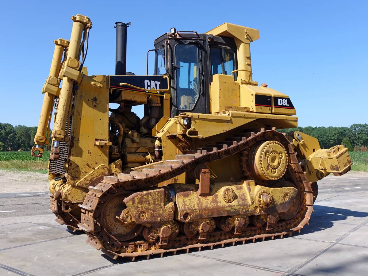 Caterpillar D8L