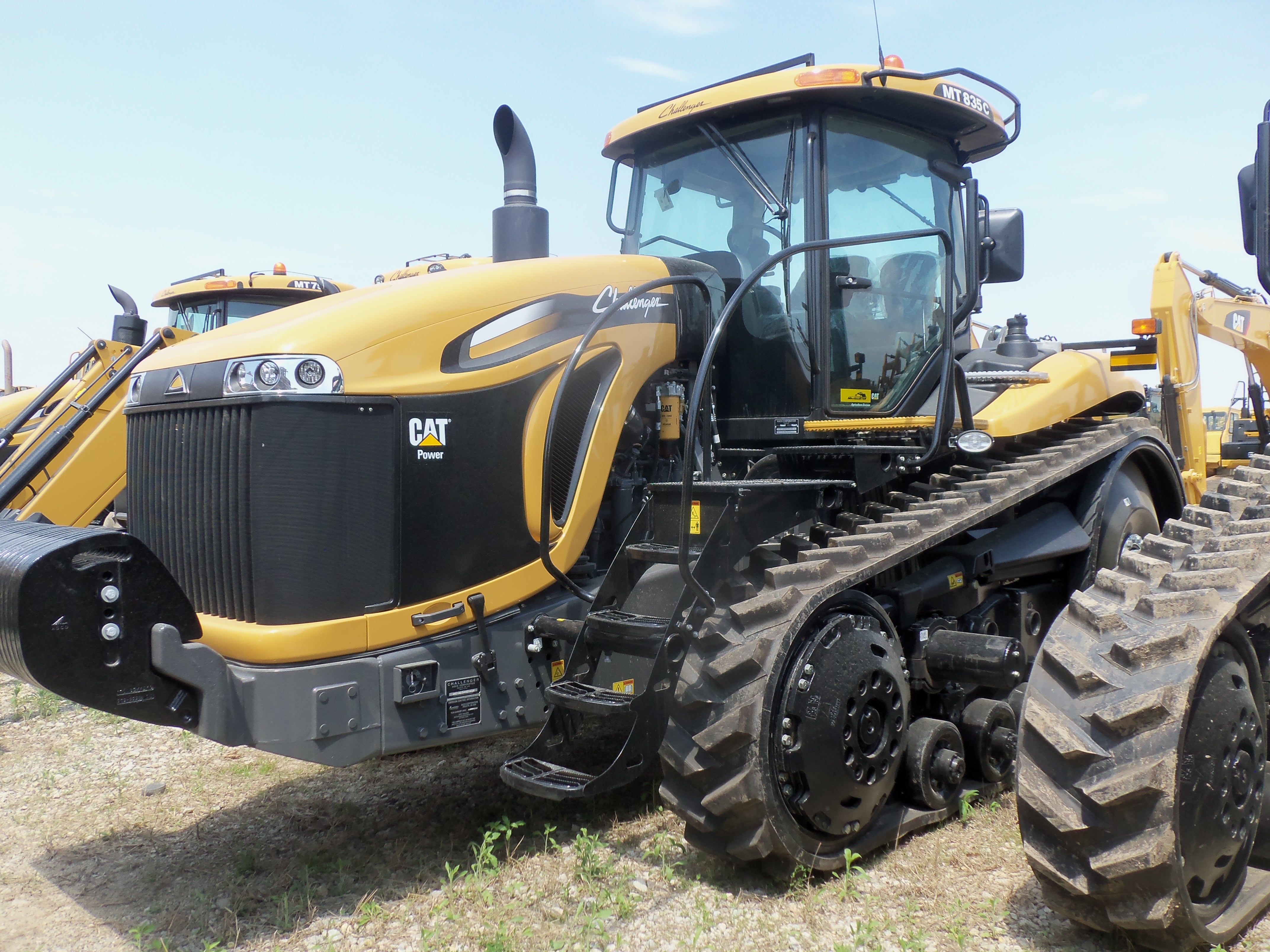 Challenger MT665C — view 3