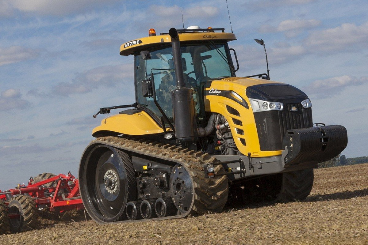 Challenger MT775E — view 3