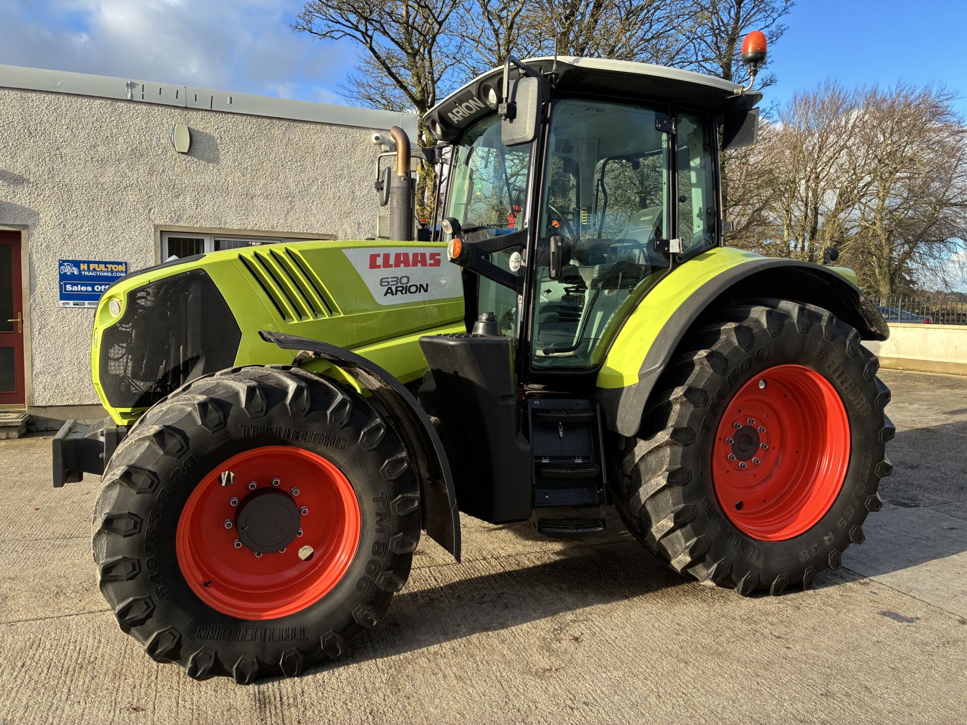 Claas Arion 630 — view 2