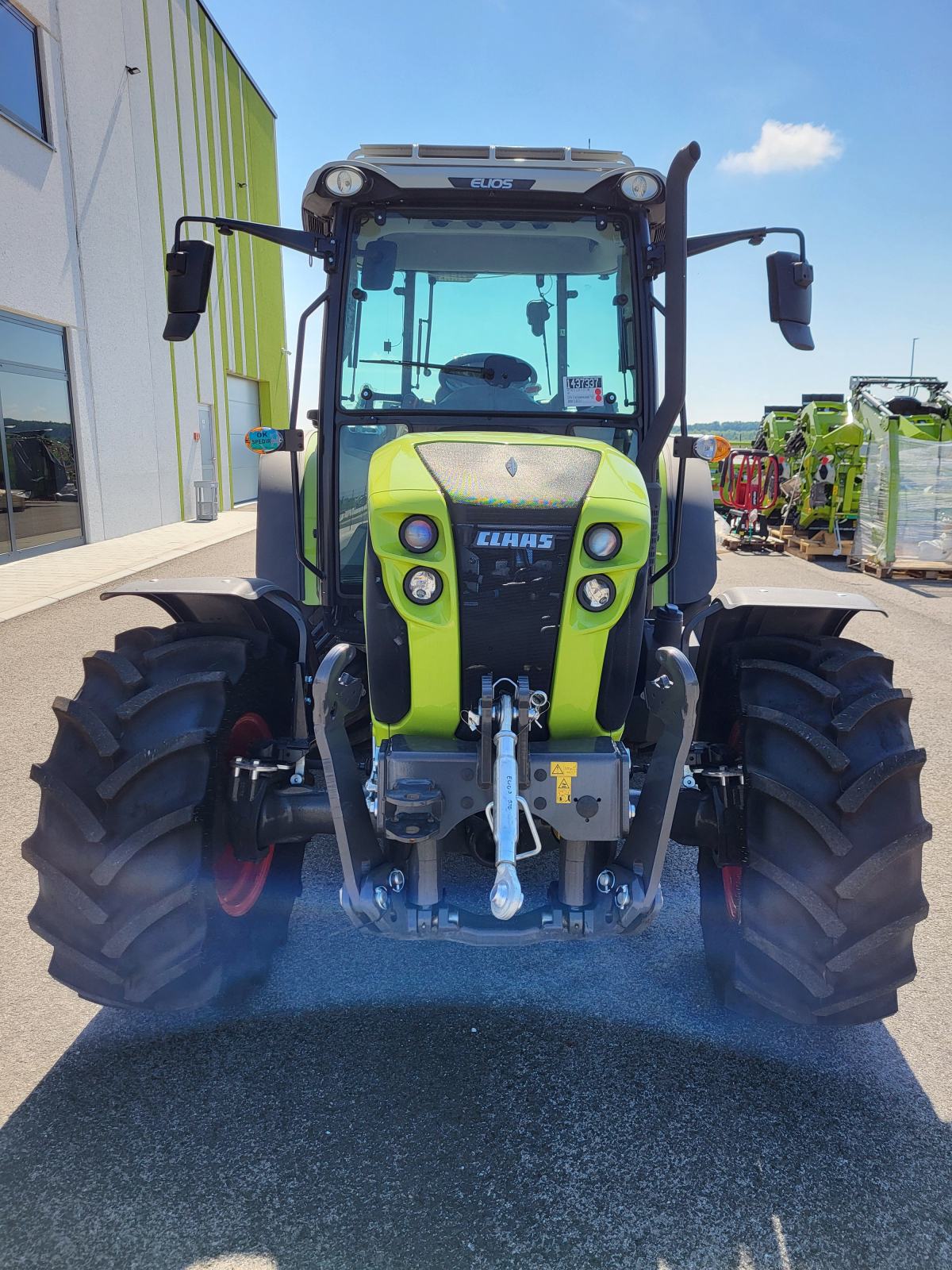 Claas Elios 330 — view 2