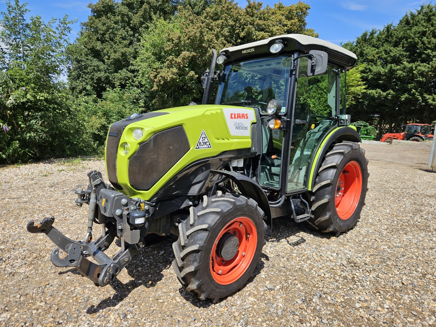 Claas Nexos 240 — view 2