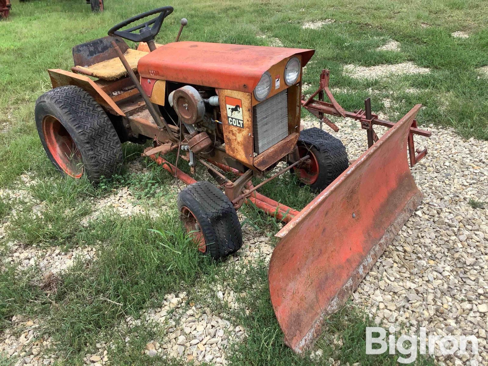 Colt 2510 Lawn Tractor
