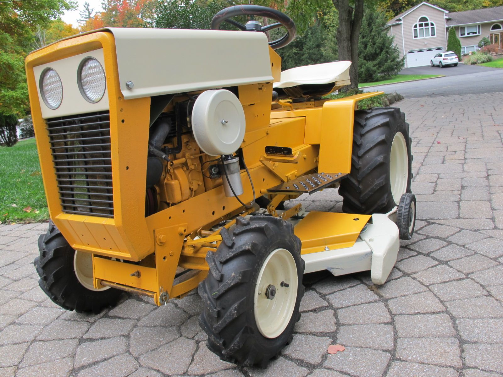 Cub Cadet 102 Lawn Tractor