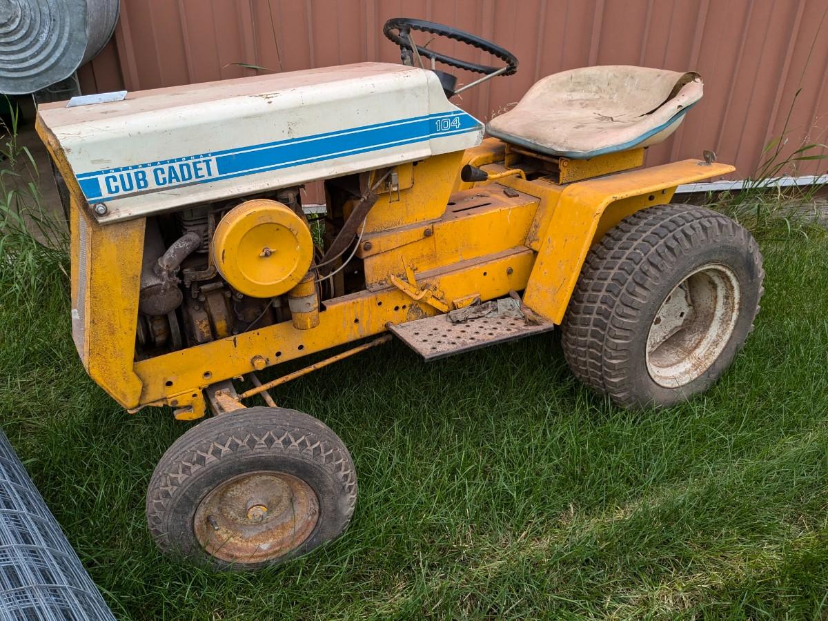 Cub Cadet 104 Lawn Tractor