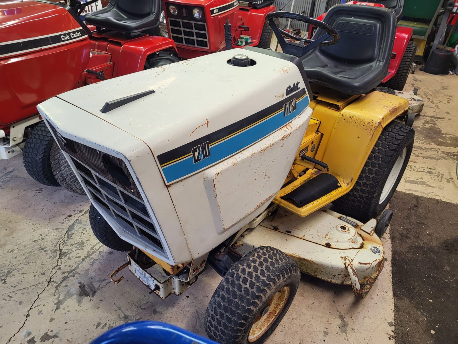 Cub Cadet 1210 Lawn Tractor