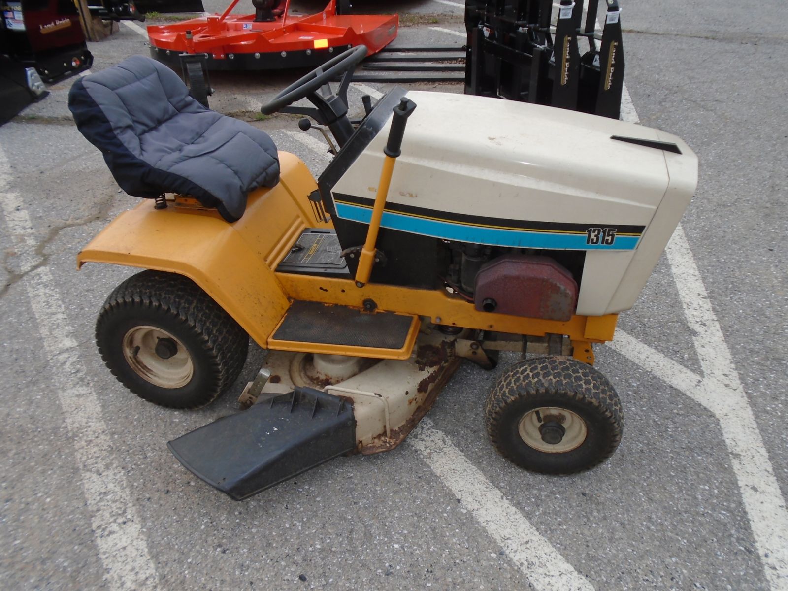 Cub Cadet 1315 Lawn Tractor