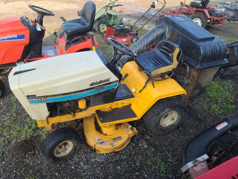 Cub Cadet 1320 Lawn Tractor