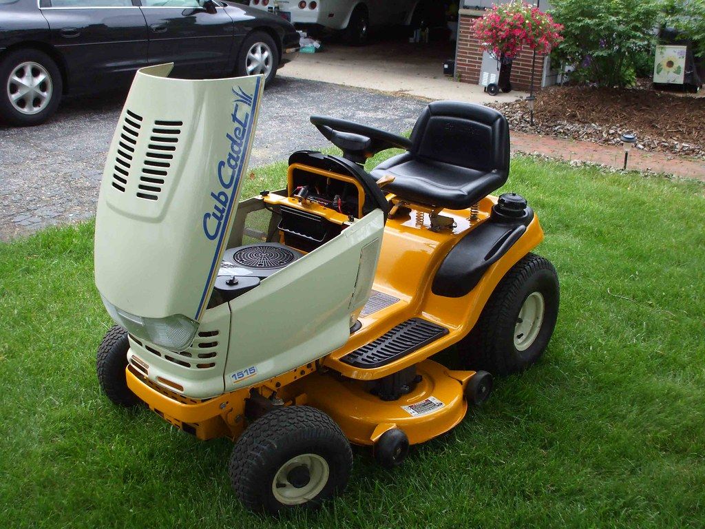 Cub Cadet 1515 Lawn Tractor
