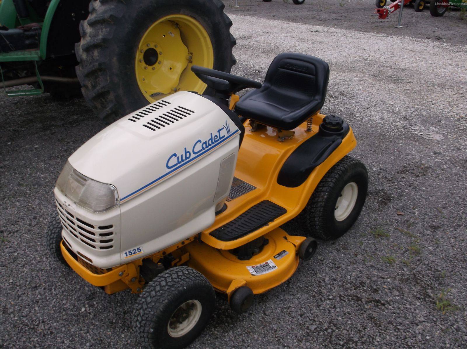 Cub Cadet 1525 Lawn Tractor
