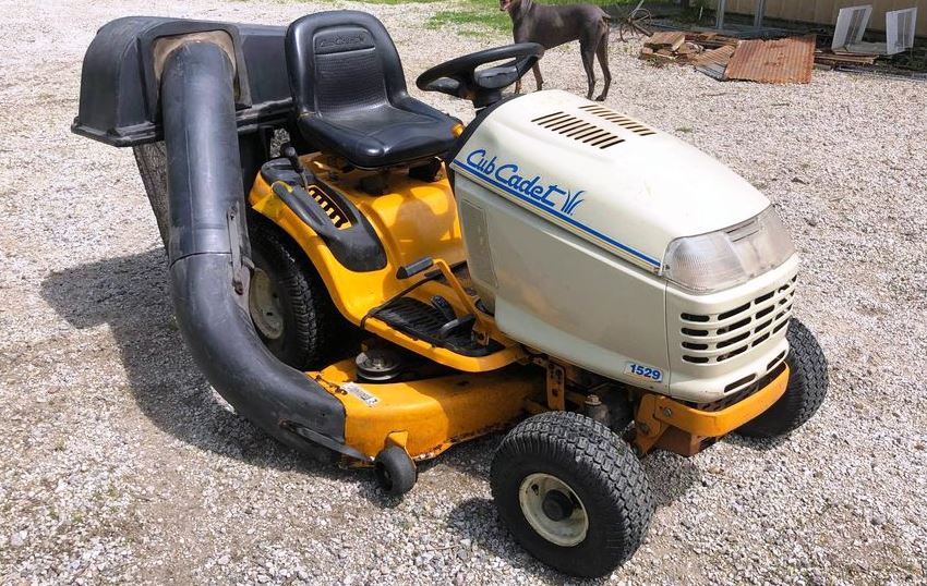 Cub Cadet 1529 Lawn Tractor