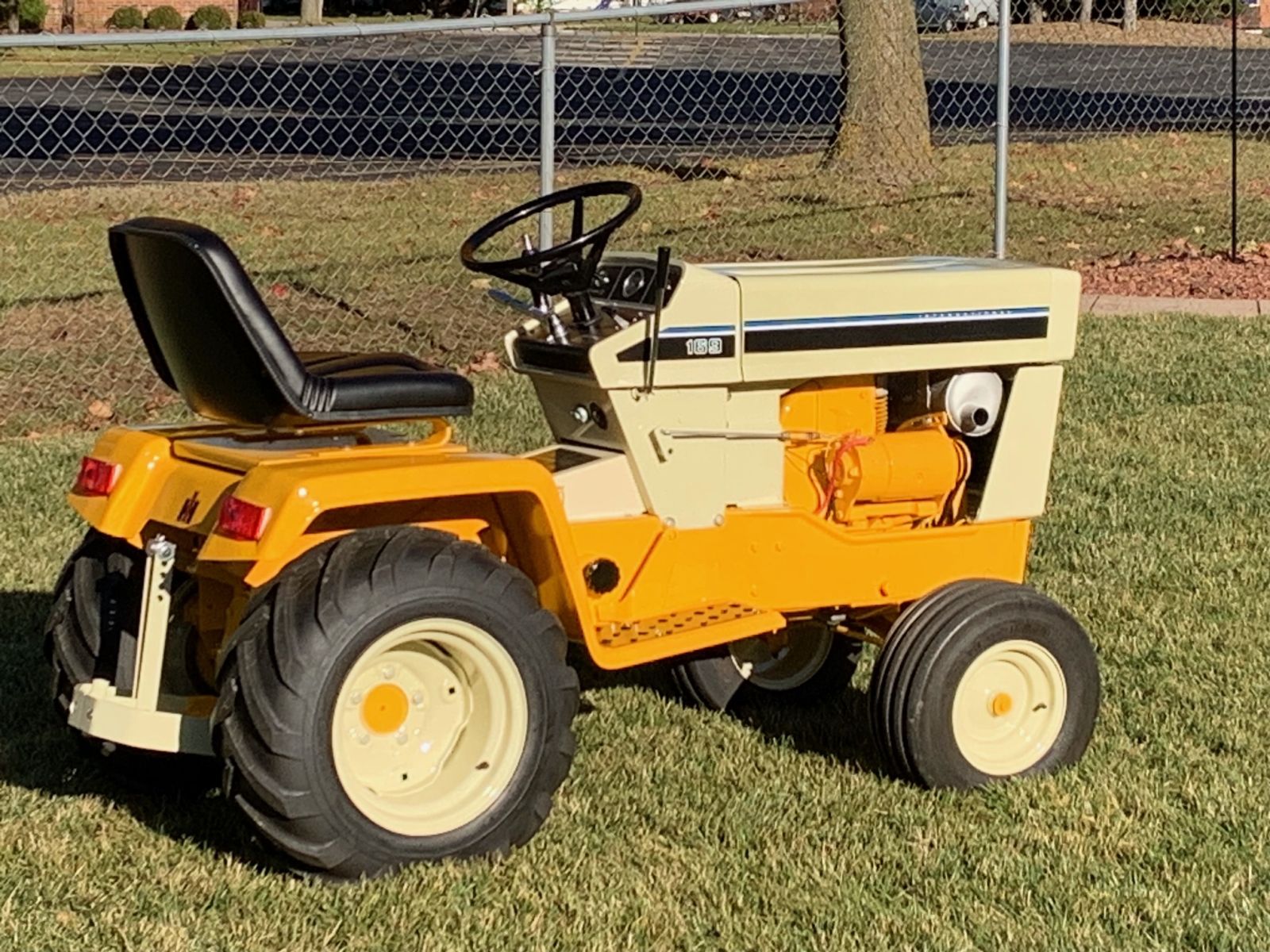 Cub Cadet 1450 Lawn Tractor