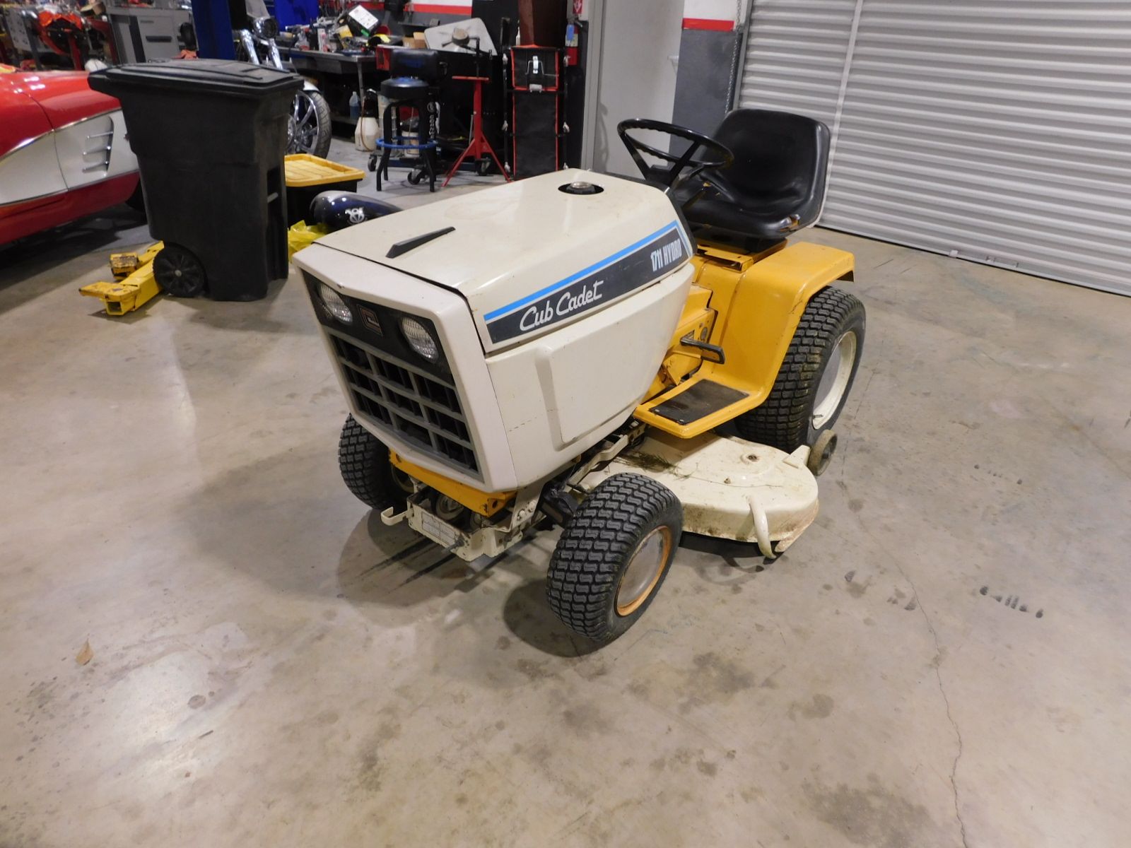 Cub Cadet 1711 Lawn Tractor