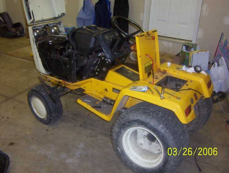 Cub Cadet 1712 Lawn Tractor
