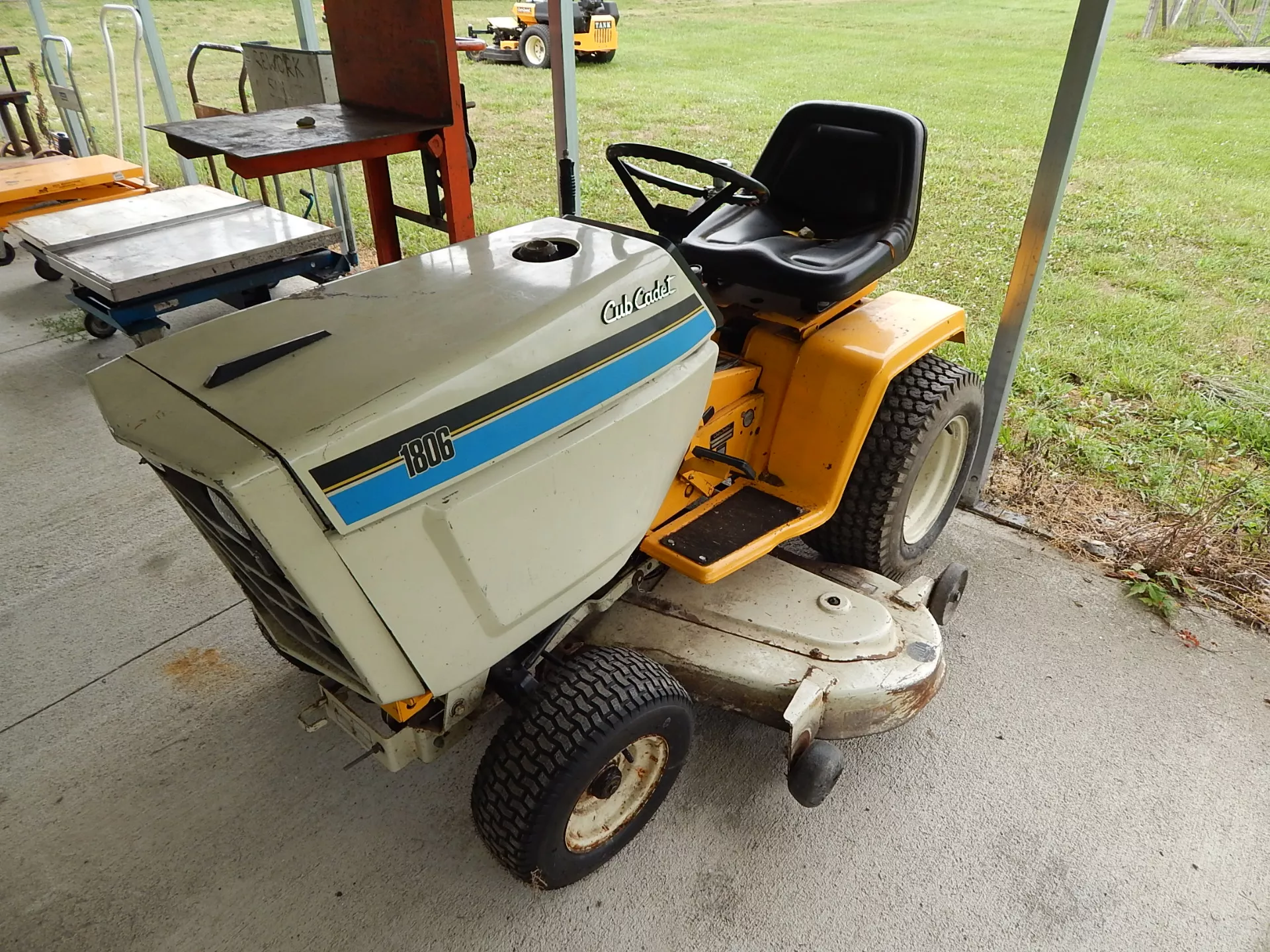 Cub Cadet 1806 Lawn Tractor