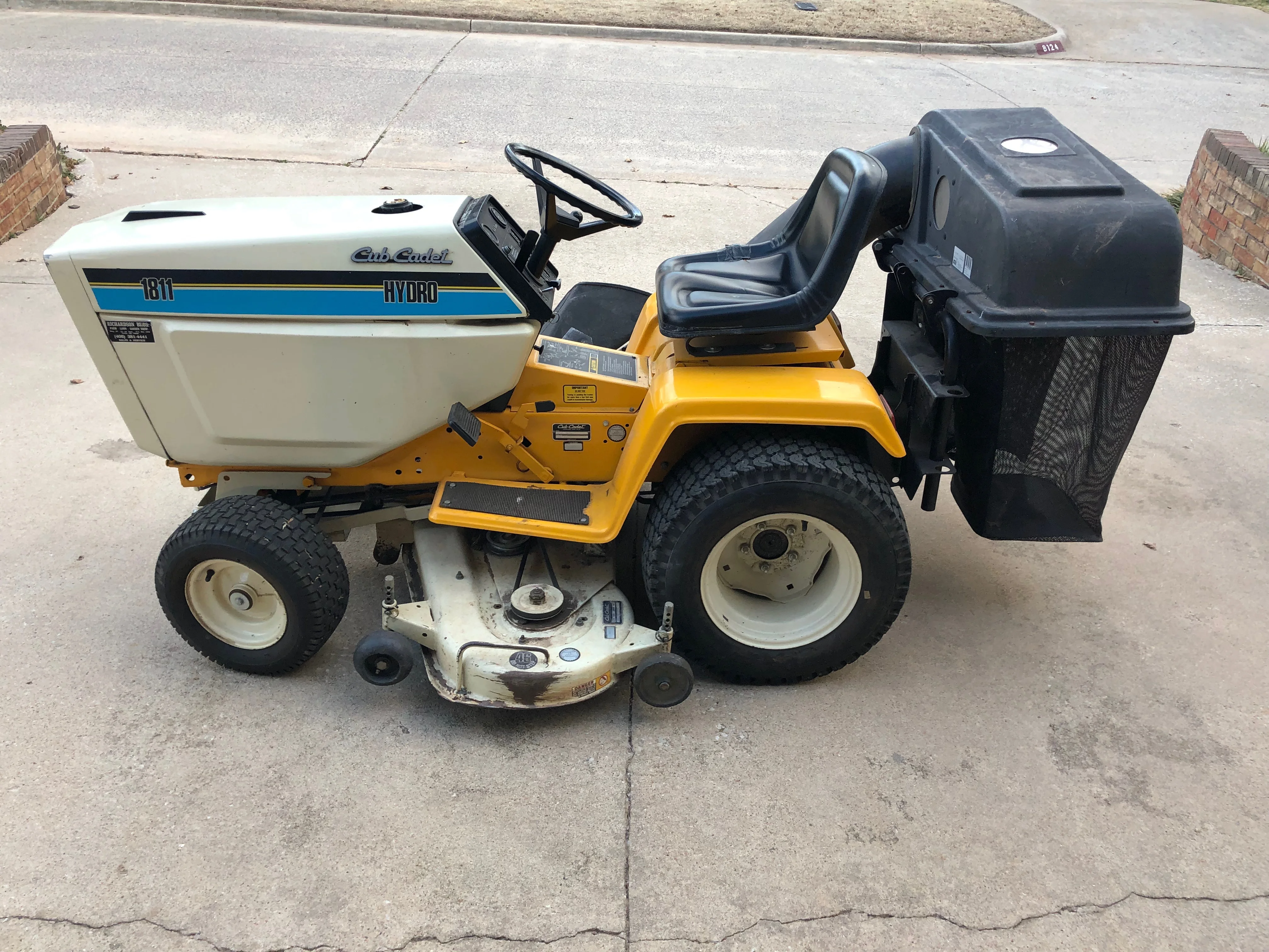 Cub Cadet 1810 Lawn Tractor