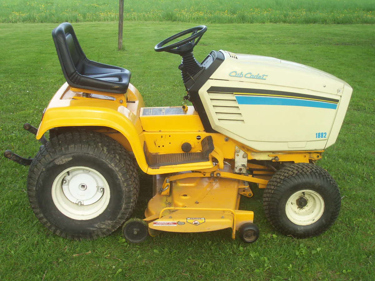 Cub Cadet 1862 Lawn Tractor