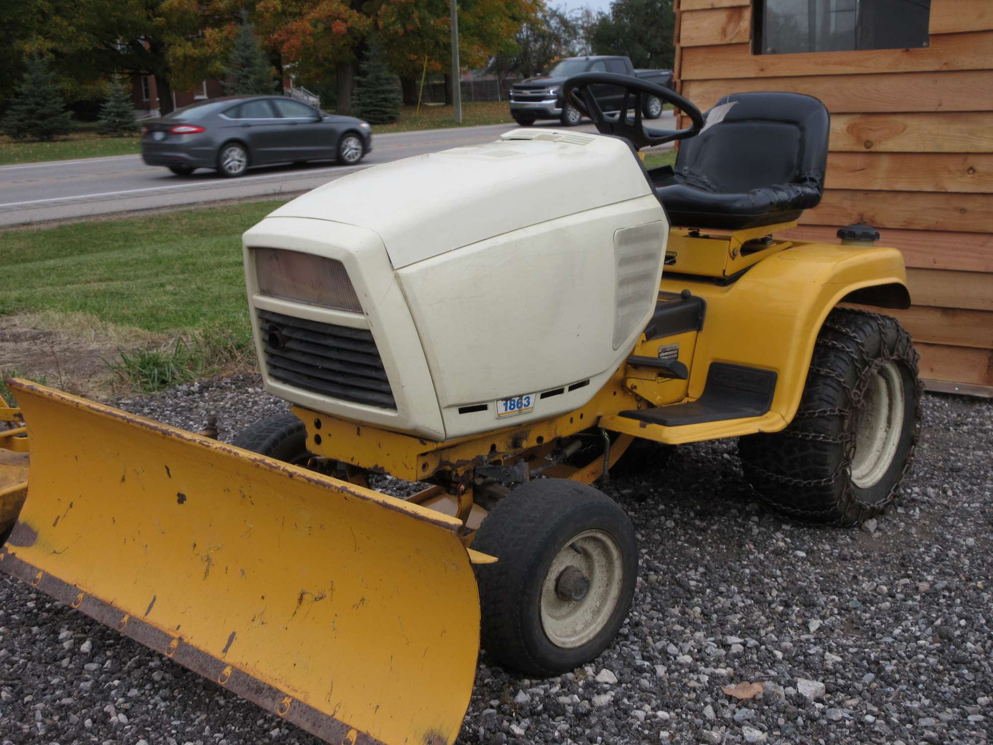 Cub Cadet 1863 Lawn Tractor