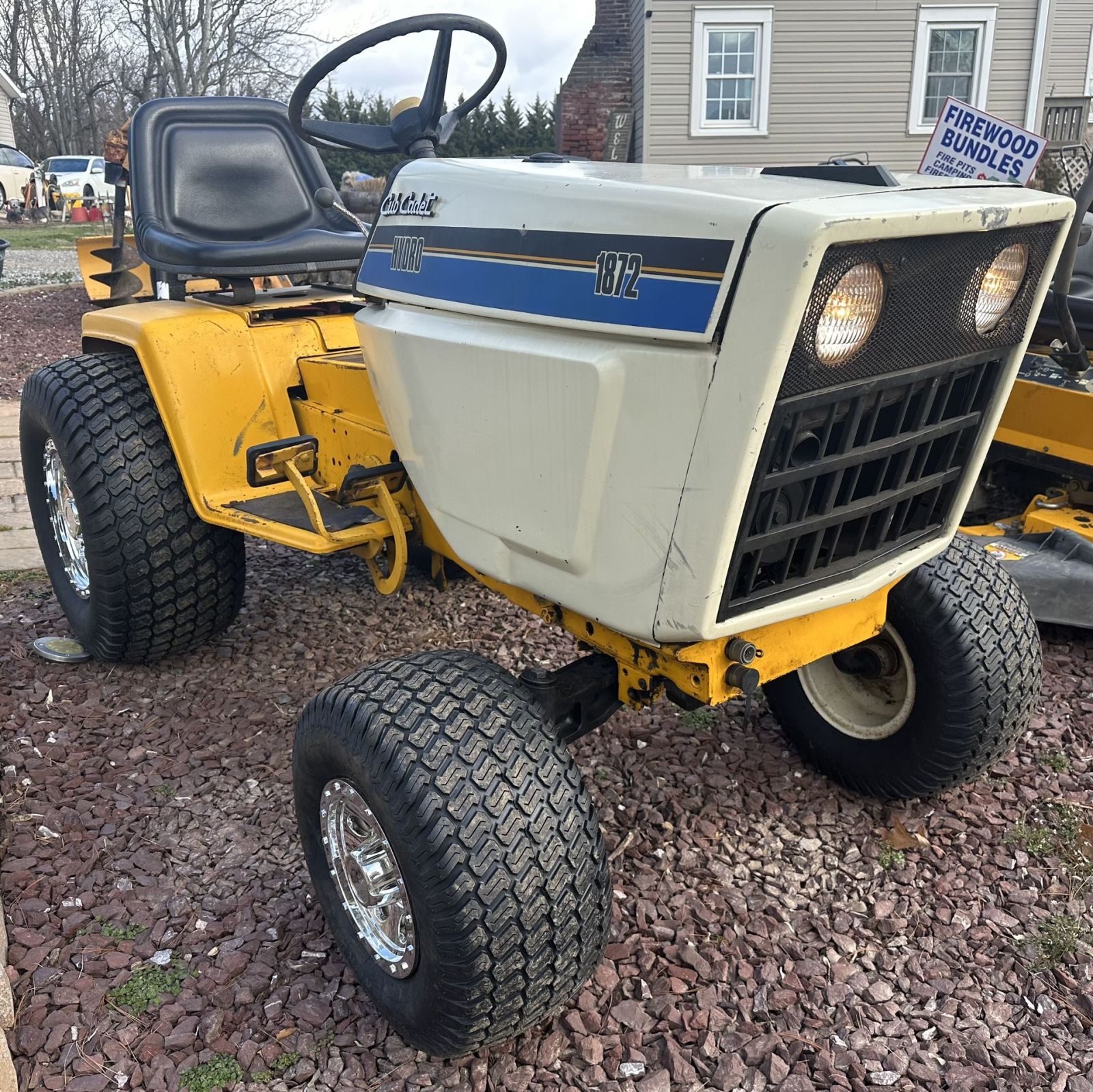 Cub Cadet 1872 Lawn Tractor
