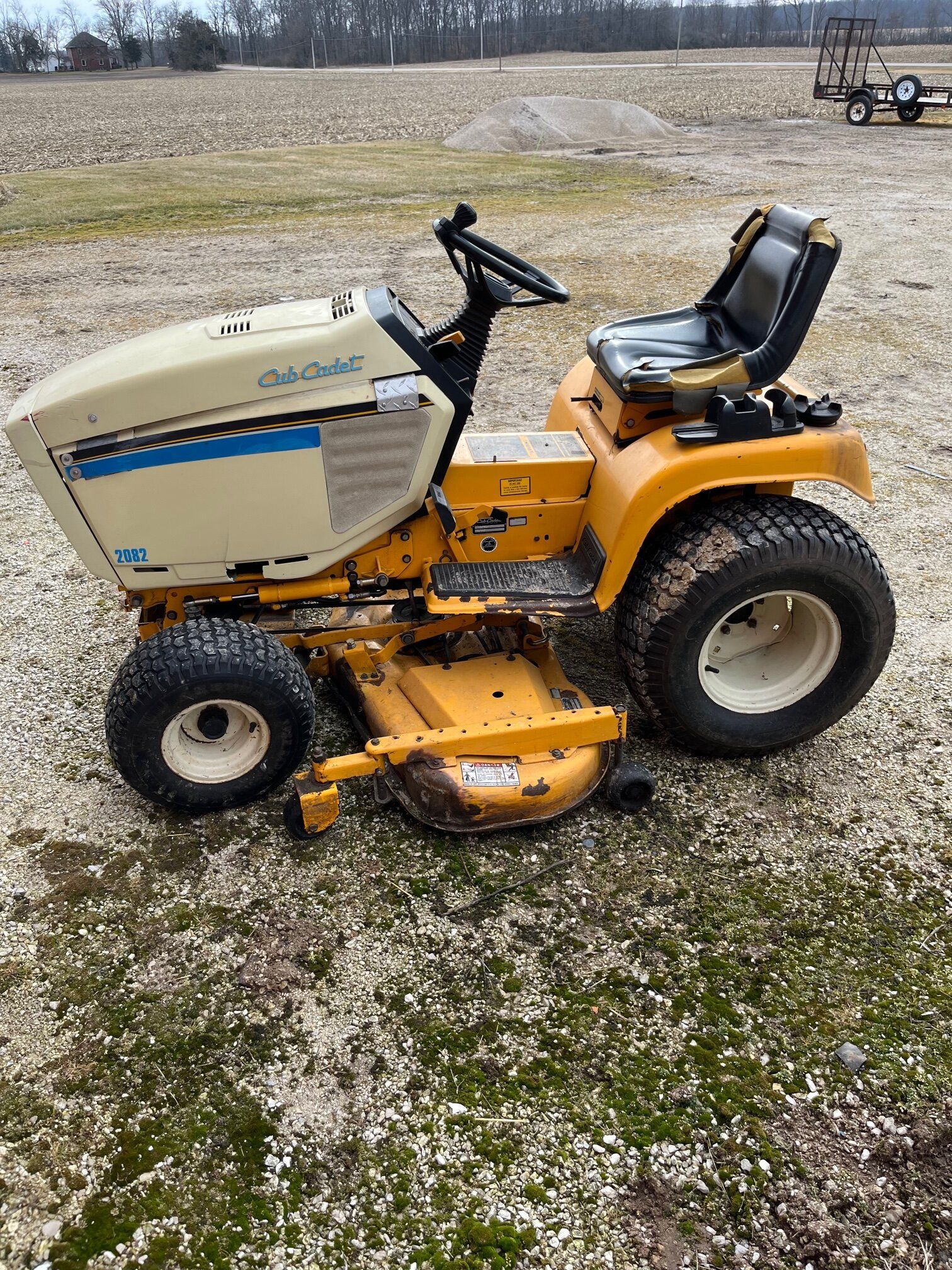 Cub Cadet 2082 Lawn Tractor