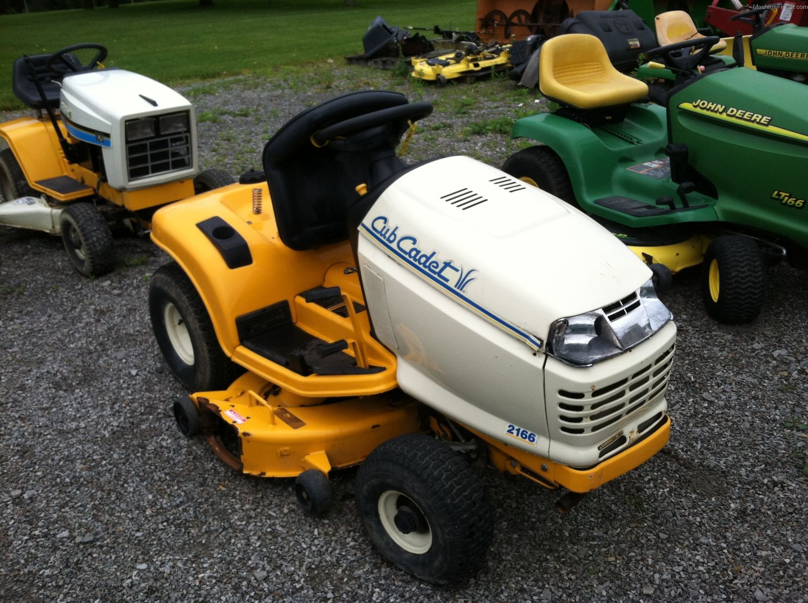 Cub Cadet 2166 Lawn Tractor
