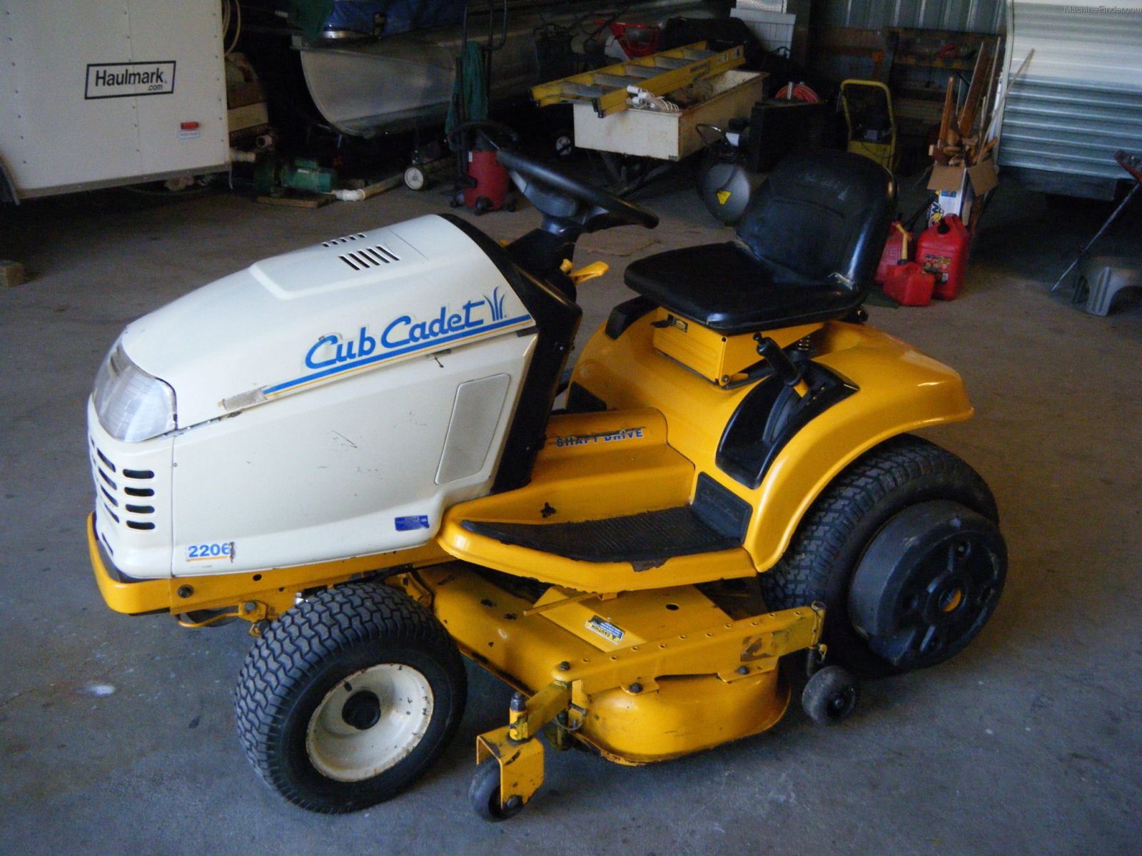 Cub Cadet 2206 Lawn Tractor