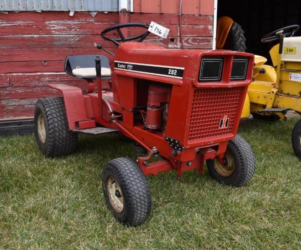 Cub Cadet 282 Lawn Tractor