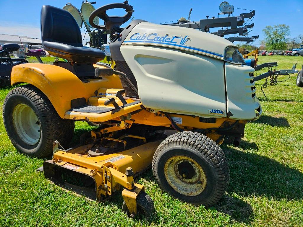Cub Cadet 3204 Lawn Tractor
