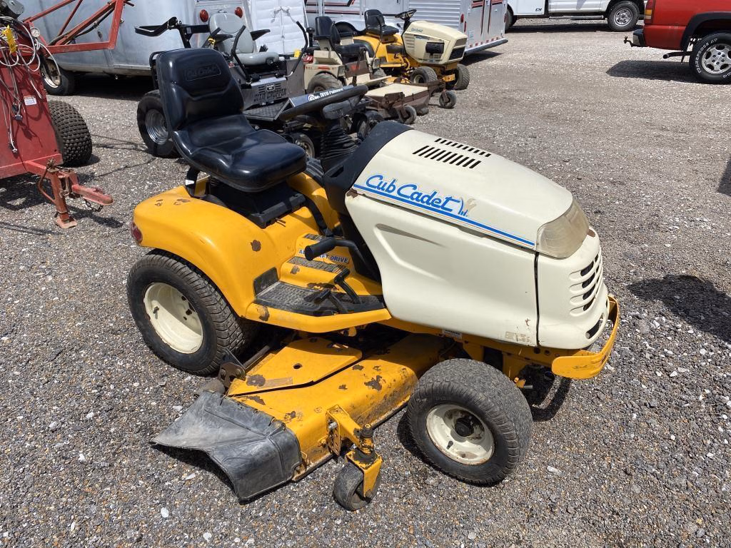 Cub Cadet 3235 Lawn Tractor