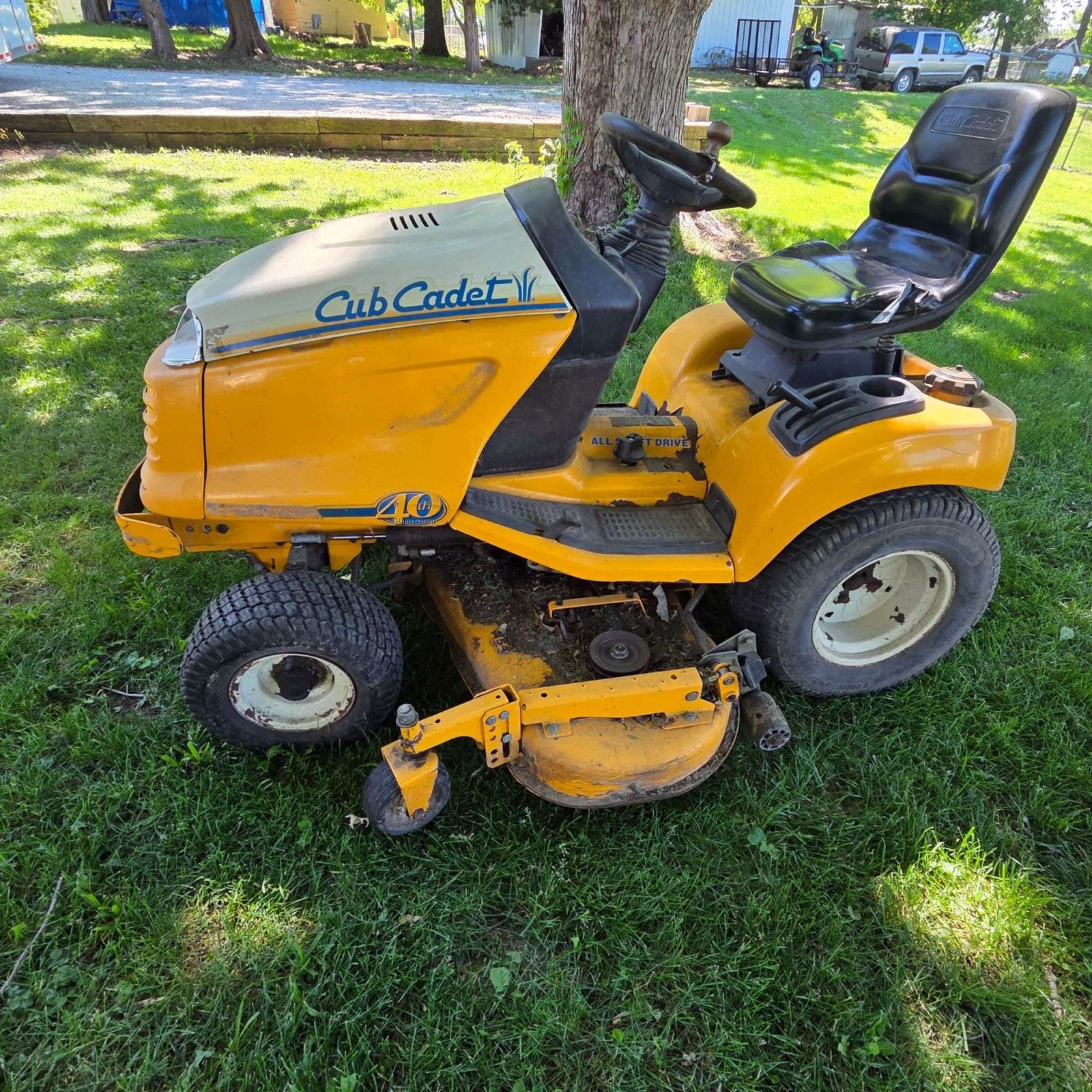 Cub Cadet 3240 Lawn Tractor