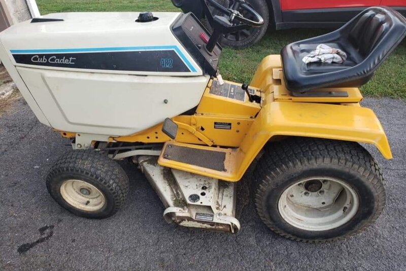 Cub Cadet 482 Lawn Tractor