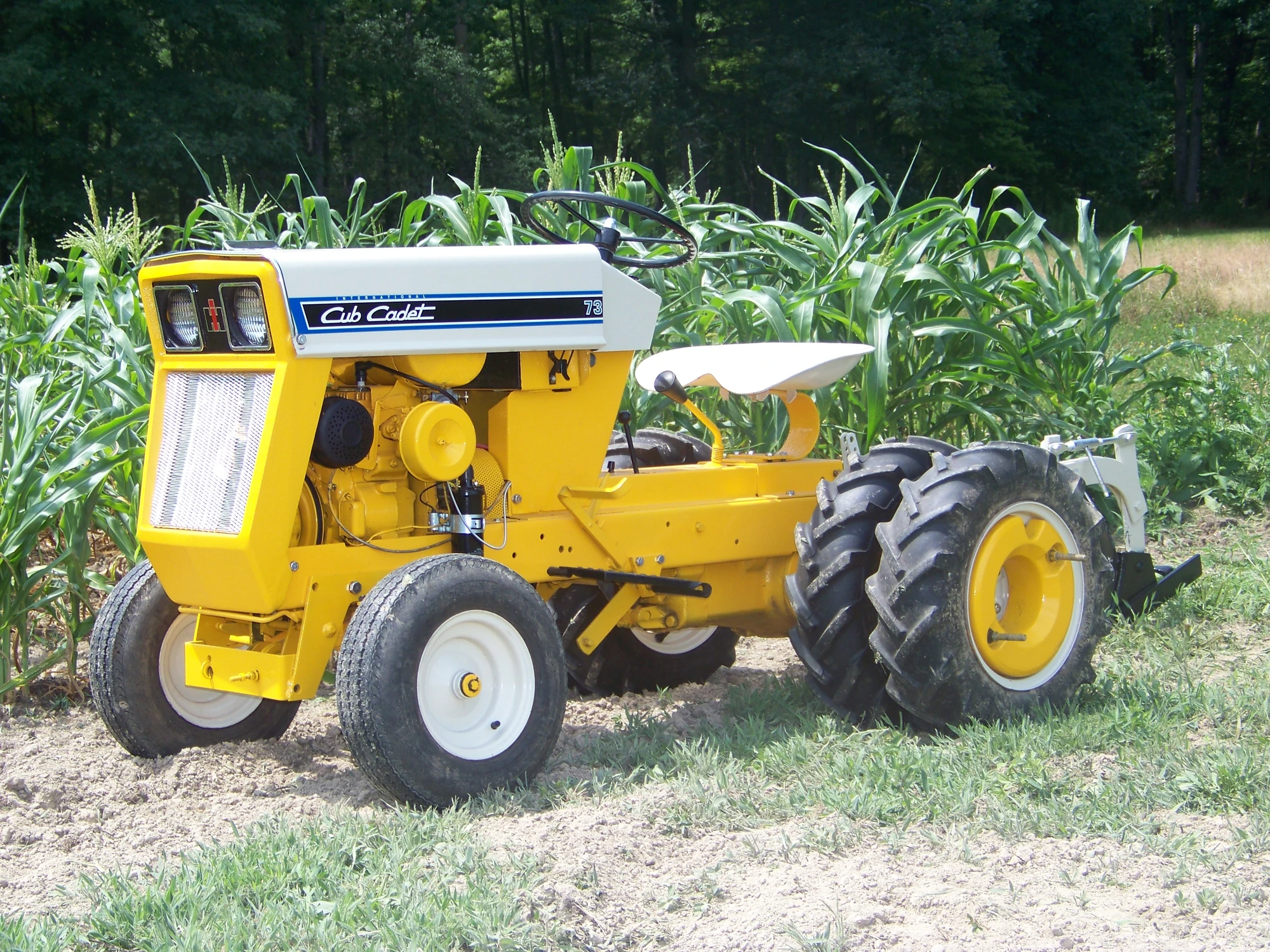 Cub Cadet 127 Lawn Tractor