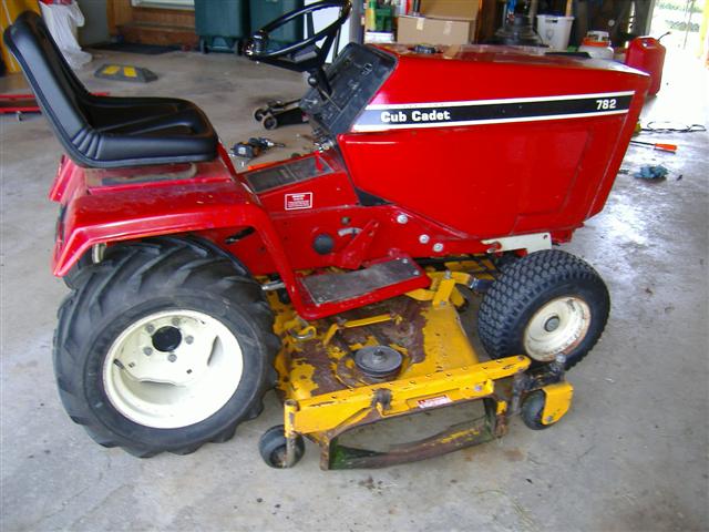 Cub Cadet 882 Lawn Tractor