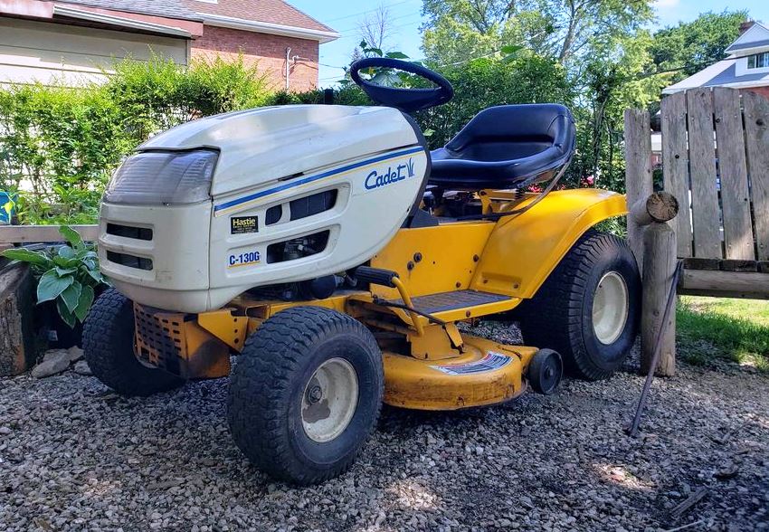 Cub Cadet C-130G Lawn Tractor