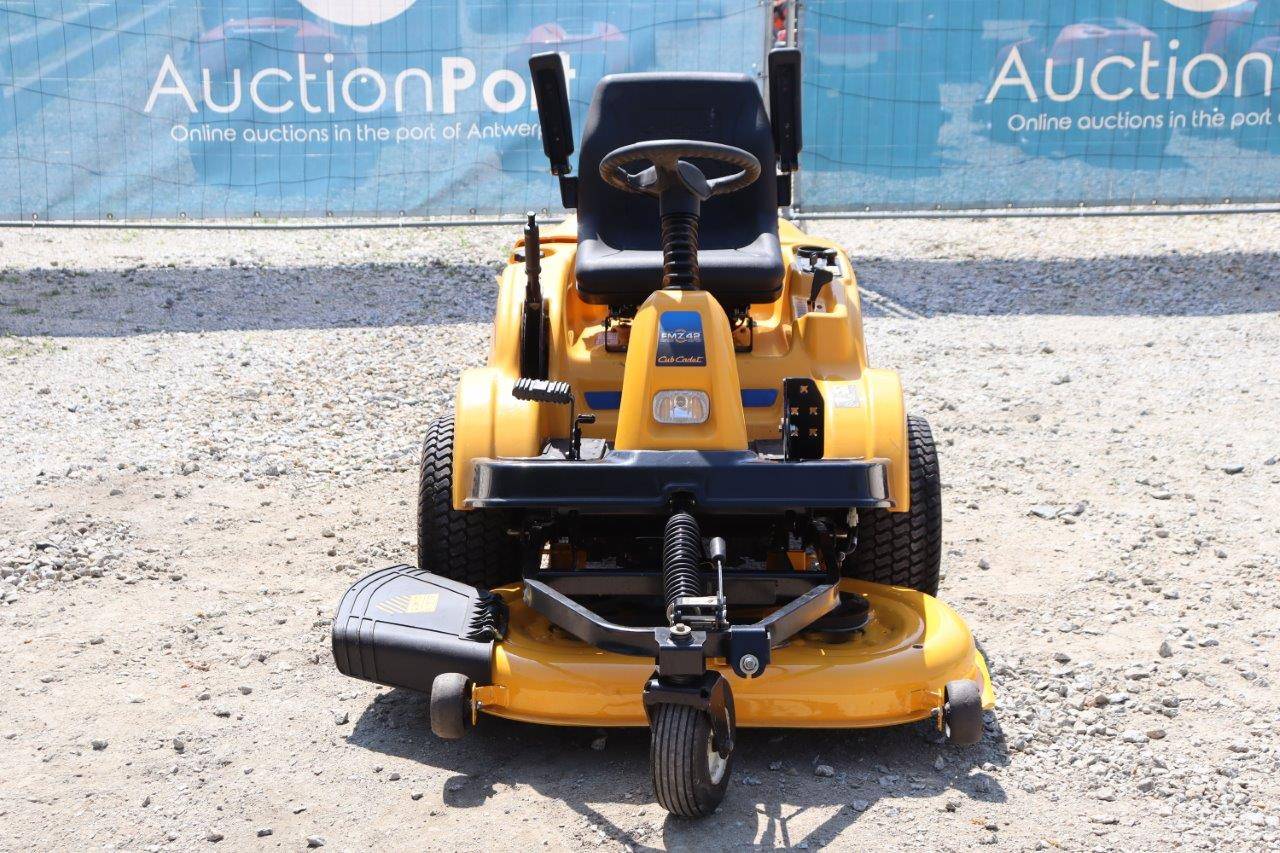 Cub Cadet FMZ 42 SD Lawn Tractor