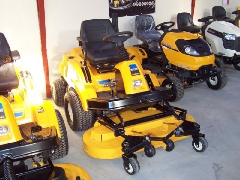 Cub Cadet FMZ 48 RD Lawn Tractor