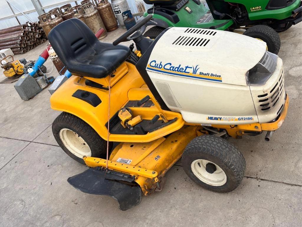 Cub Cadet GT 2148 Lawn Tractor